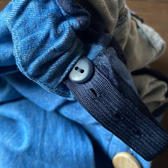 Zara kids wide leg pant with wooden button. Detail and Adjustable waistband - Picture 6 of 6